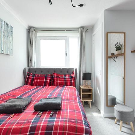 City Centre Stylish Apartment With Free Parking เอดินบะระ ภายนอก รูปภาพ