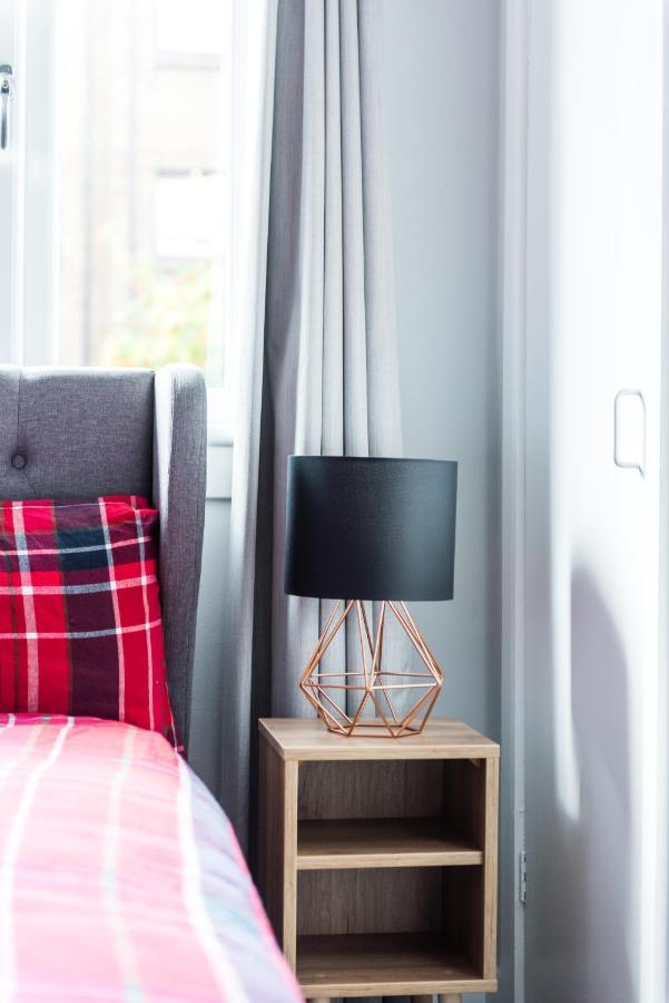 City Centre Stylish Apartment With Free Parking เอดินบะระ ภายนอก รูปภาพ